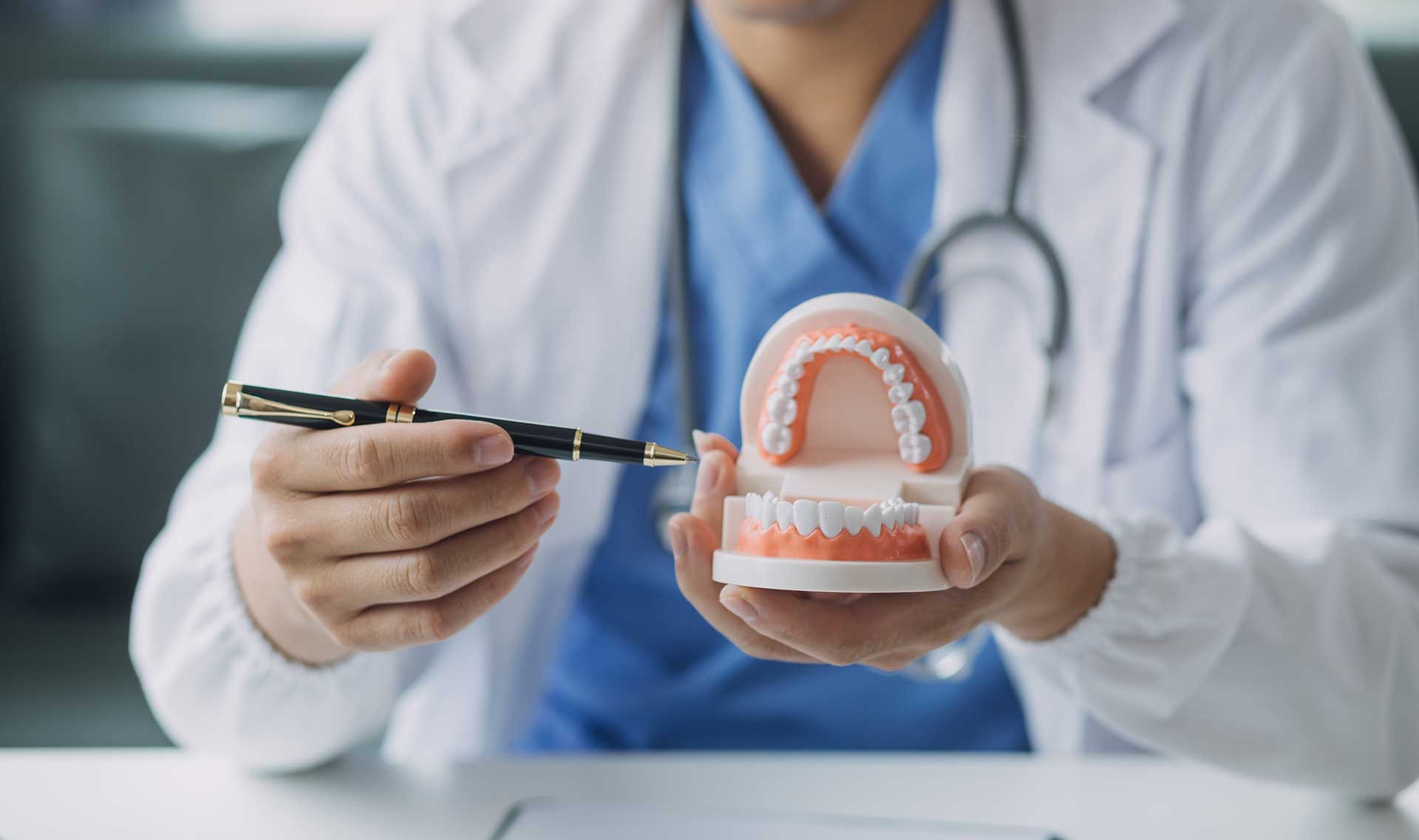 doctores expertos cirugia oral sevilla